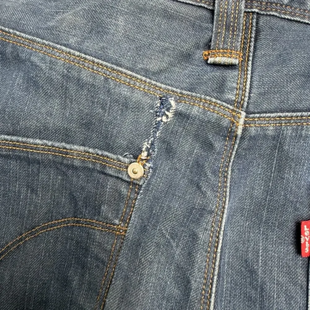 Vintage Levis Engineered Jeans Mens Blue Dark Wash Twisted Hemmed Fits 35x28